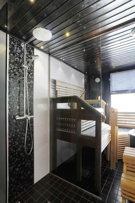 Majestic Penthouse With Sauna & High-Speed Wi-Fi And Parking Rovaniemi Buitenkant foto